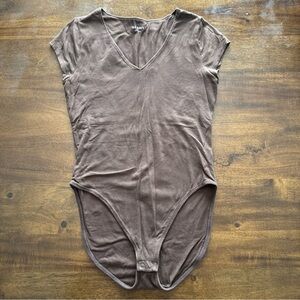 Old Navy Women Size Small Bodysuit One Piece Snap Brown V Neck Short Sleeve Top
